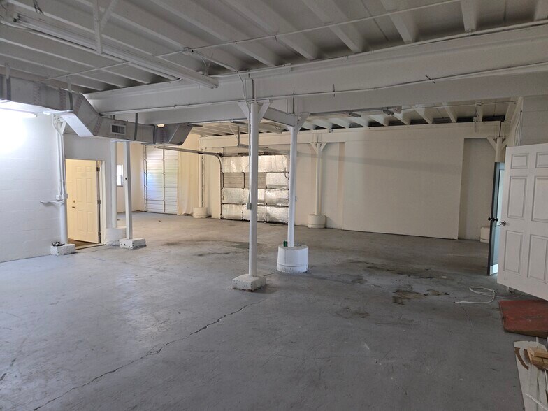 More Photos Of 211 Missouri Ave N, Largo Storefront Retail Office For Lease