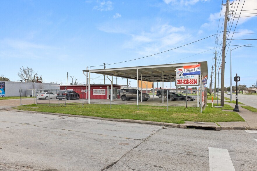 More Photos Of 2012 N Alexander Dr, Baytown Auto Dealership For Sale
