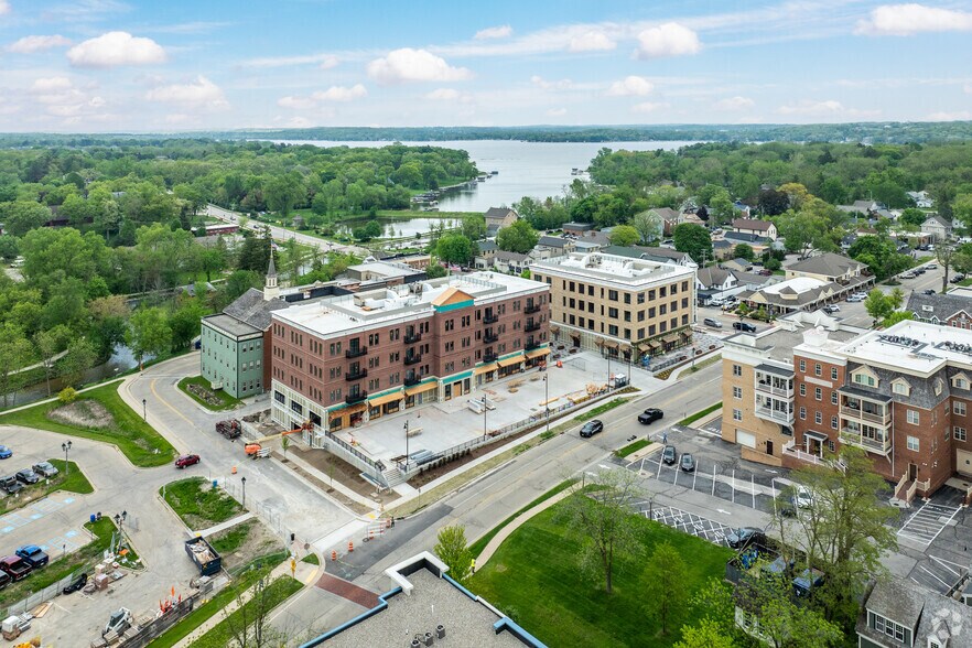 More Photos Of 705 Genesee St, Delafield Office For Lease