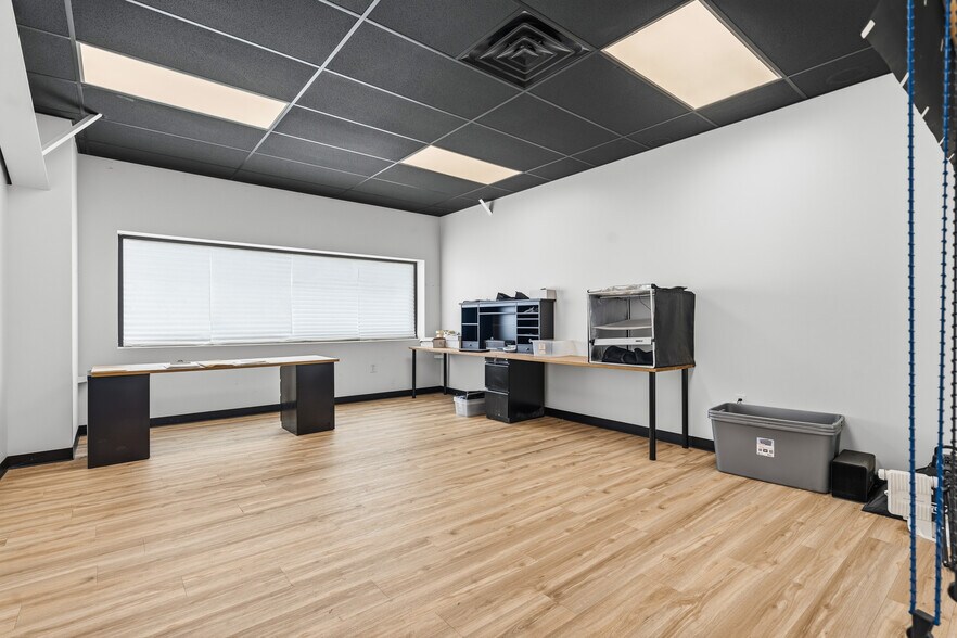 More Photos Of 22900 W Skelly Rd, Haskell Light Manufacturing For Sale