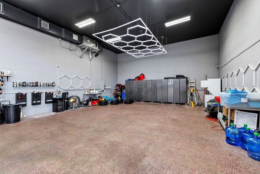 More Photos Of 12445 Collier Blvd, Naples Showroom For Sale