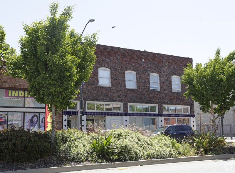 More Photos Of 5836-5838 San Pablo Ave, Emeryville Storefront Retail Residential For Lease