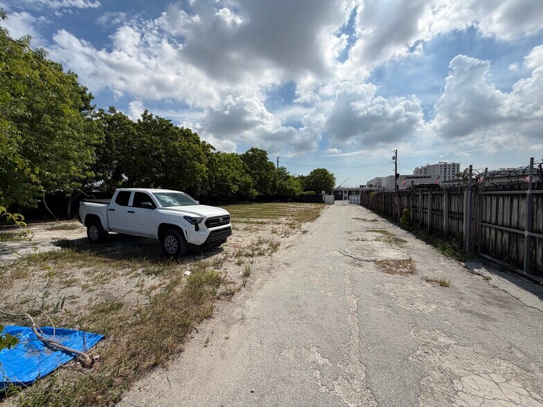 More Photos Of 3321 NW 79th St, Miami Land For Lease