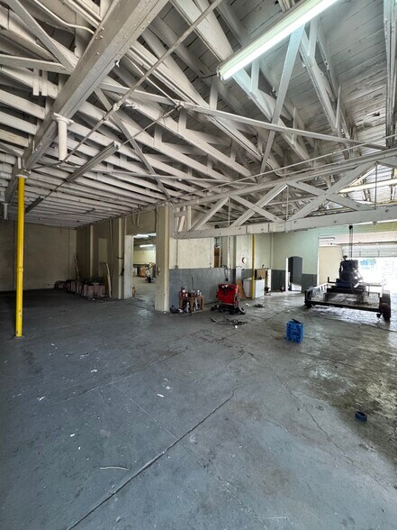 More Photos Of 226-232 Rivas St, San Antonio Manufacturing For Lease