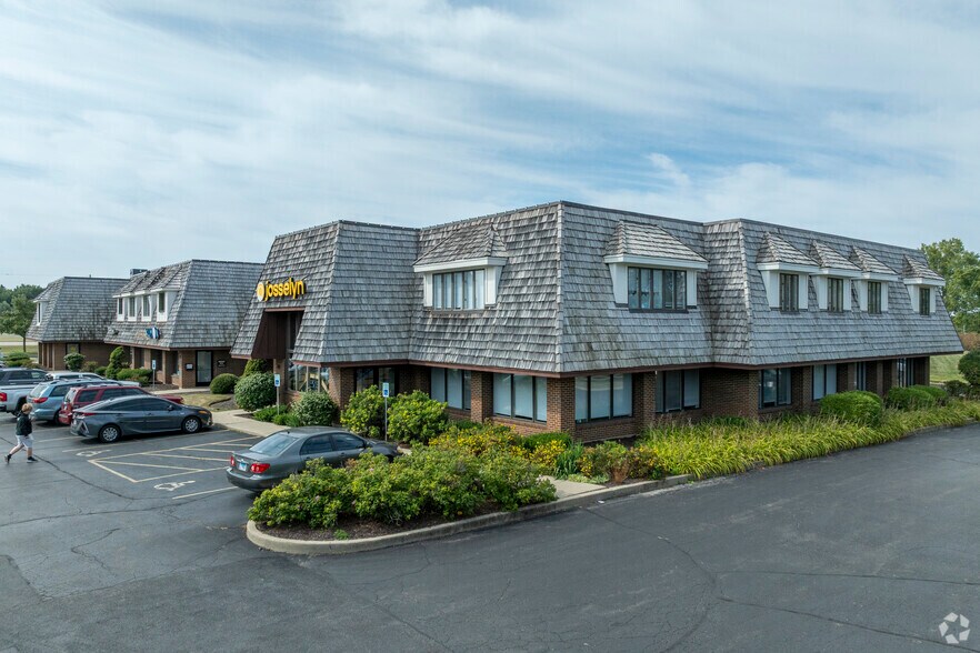 More Photos Of 100 N Atkinson Rd, Grayslake Office For Lease