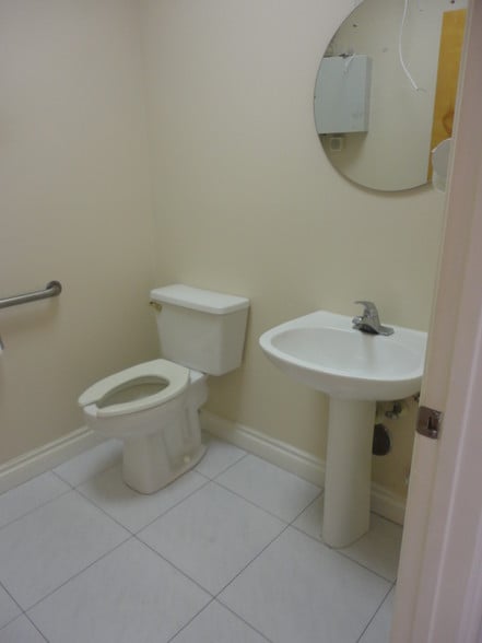 More Photos Of 461-481 E Hillsboro Blvd, Deerfield Beach Office For Lease