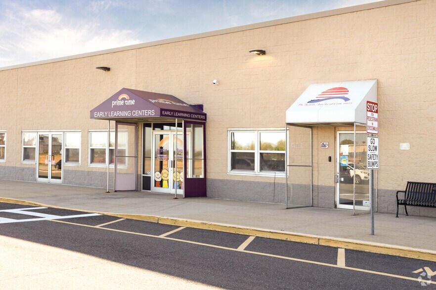 More Photos Of 234 Airport Plaza Blvd, Farmingdale Unknown For Lease