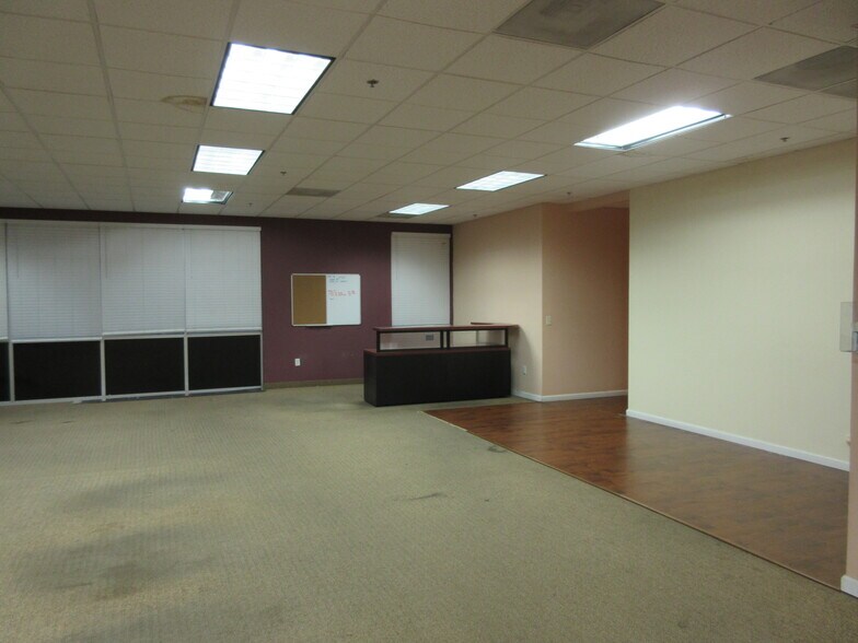 More Photos Of 1050 E Perrin Dr, Fresno Office For Lease