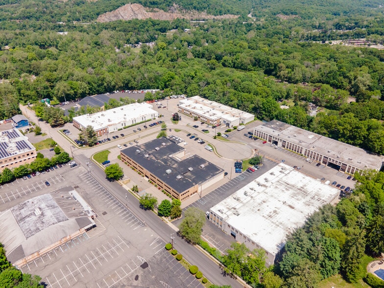 More Photos Of 32 Spruce St, Oakland Flex For Lease