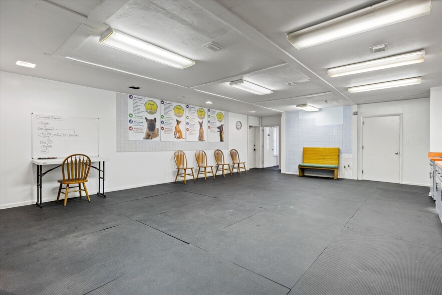 More Photos Of 1355 E Lafayette St, Tallahassee Veterinarian Kennel For Sale