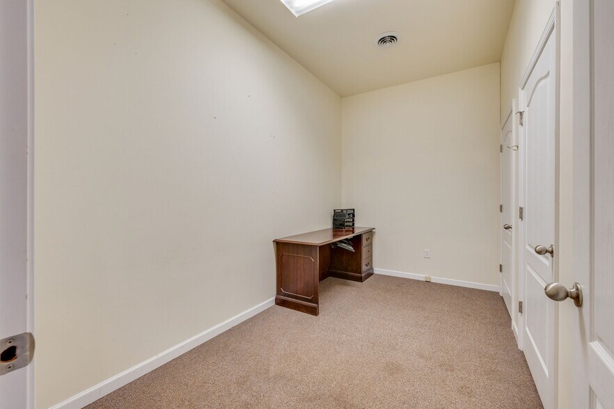 More Photos Of 3815 Highway 66 S, Rogersville Office For Lease