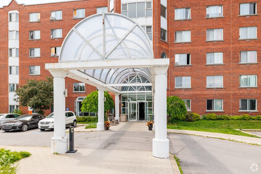 More Photos Of 1000 Boul Chomedey, Laval Apartments For Lease