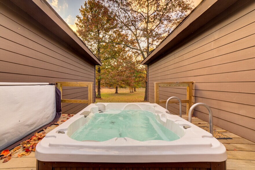 More Photos Of 446724 E 390 Rd, Langley Hotel For Sale