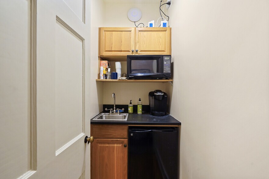 More Photos Of 413-415 Bedford Rd, Pleasantville Office For Sale