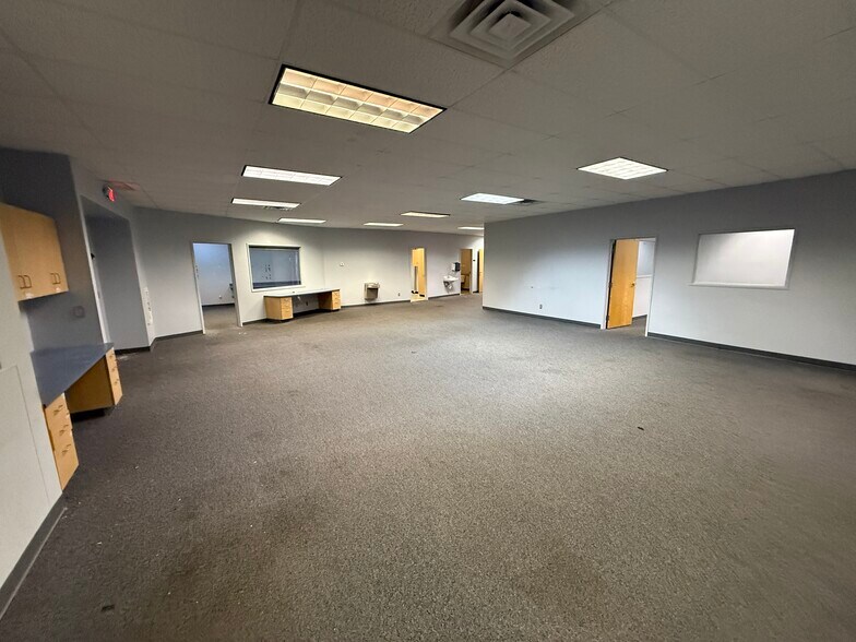 More Photos Of 5671-5719 Bay Rd, Saginaw Unknown For Lease
