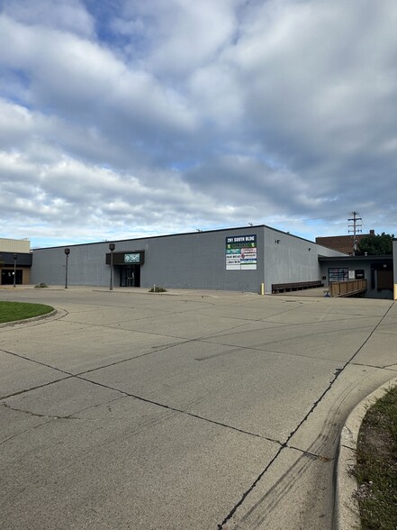 Primary Photo Of 201 S Washington St, Owosso Department Store For Lease