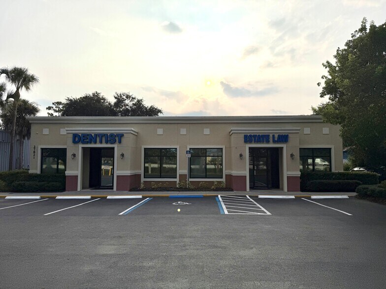 Primary Photo Of 27821 S Tamiami Trl, Bonita Springs Freestanding For Lease