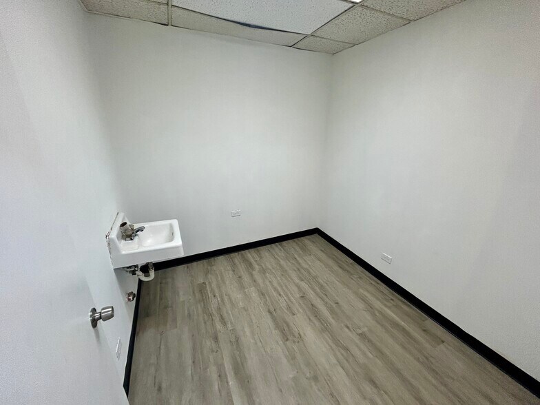 More Photos Of 5030-5034 W North Ave, Chicago Apartments For Lease