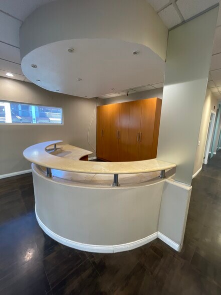 More Photos Of 3637-3755 E Thousand Oaks Blvd, Thousand Oaks Unknown For Lease