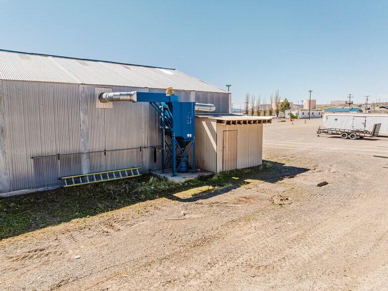 More Photos Of 824 Poplar St, Carlin Industrial For Sale