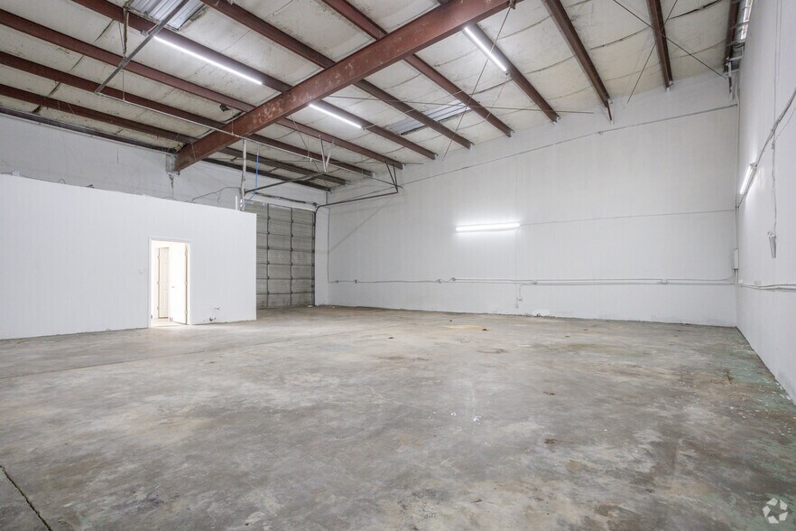 More Photos Of 13401-13417 Fondren Rd, Houston Unknown For Lease