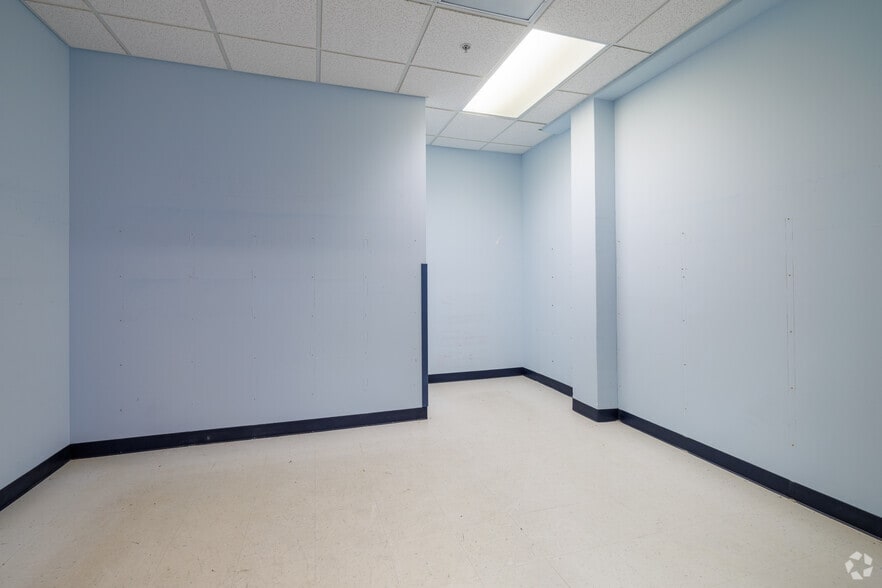 More Photos Of 8700 N Stemmons Fwy, Dallas Office For Sale