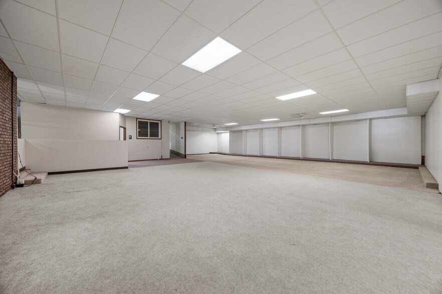 More Photos Of 121 W 5th St, Tipton Showroom For Sale