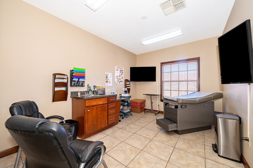More Photos Of 809 E Oak St, Kissimmee Medical For Sale