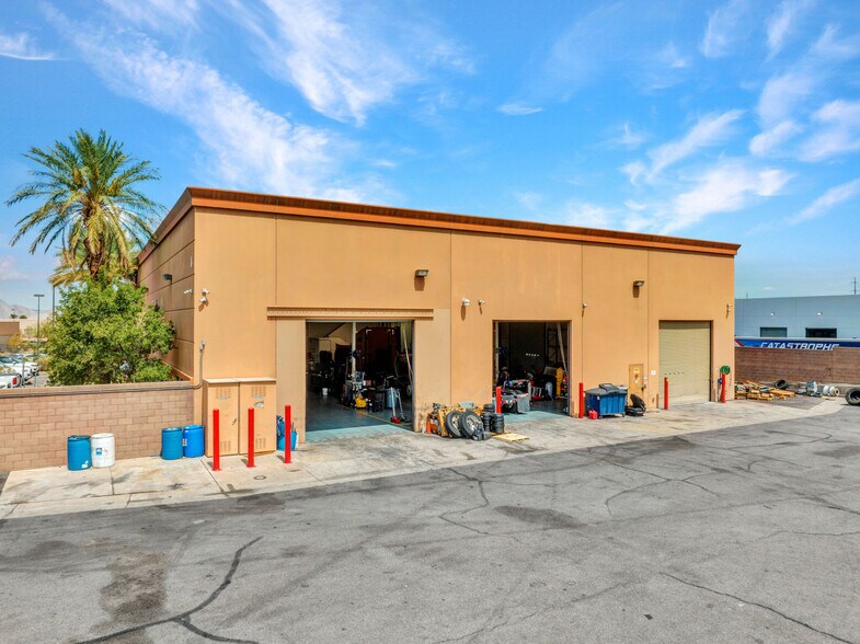 More Photos Of 60 Corporate Park Dr, Henderson Distribution For Lease