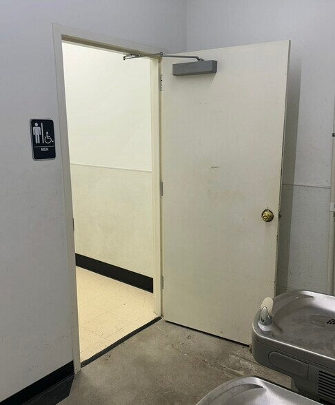 More Photos Of 1105 E Tulsa Ave, Kansas Freestanding For Lease
