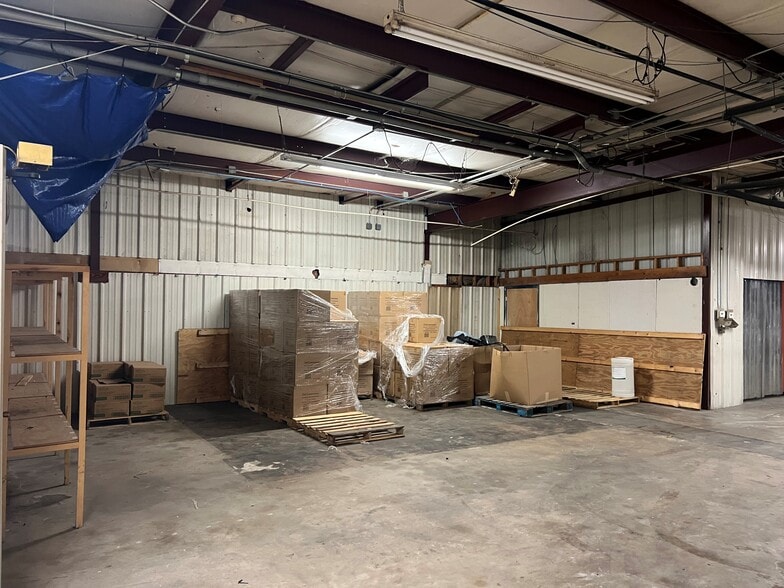 More Photos Of 309 Baybrook St, Thomasville Warehouse For Sale