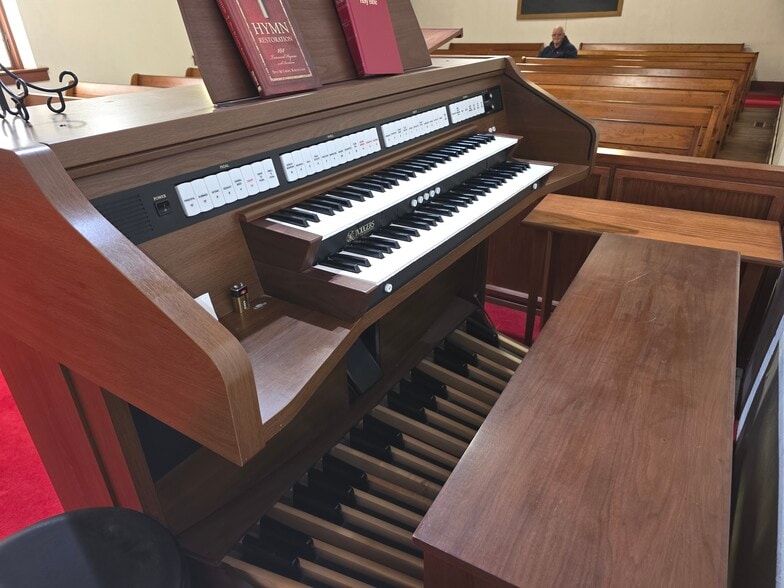 More Photos Of 103 W 4th St, Ellsworth Religious Facility For Sale