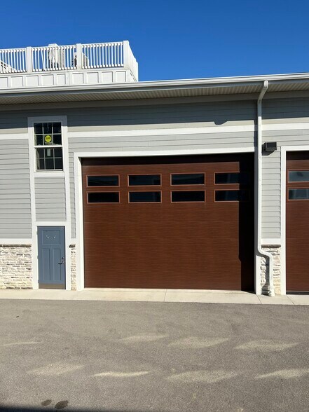 More Photos Of 17725 Motor District Cir, Carmel Showroom For Sale