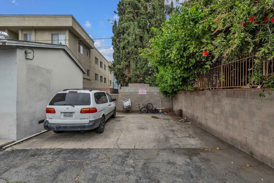 More Photos Of 6860-6870 Hazeltine Ave, Van Nuys Apartments For Sale