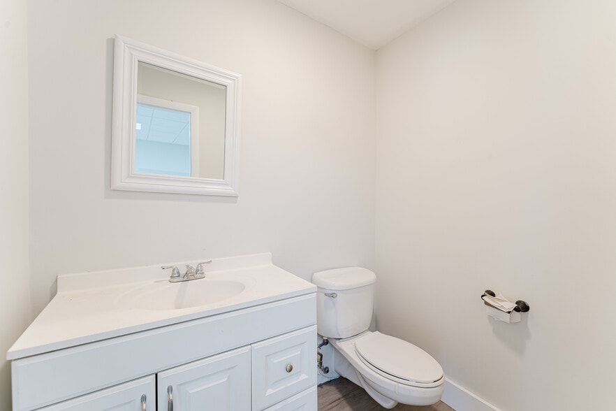 More Photos Of 2236-2266 N Dixie Hwy, Boca Raton Unknown For Lease