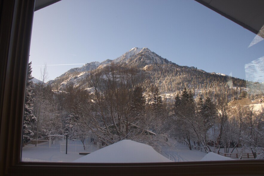 More Photos Of 118 6TH Ave, Ouray Hotel For Sale