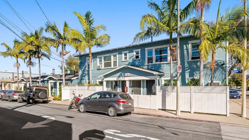 More Photos Of 2008-2020 Strongs Dr, Venice Apartments For Sale