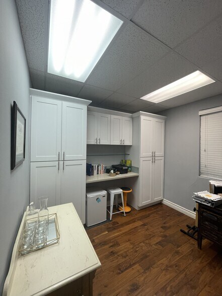 More Photos Of 175 E Wilbur Rd, Thousand Oaks Office For Sale