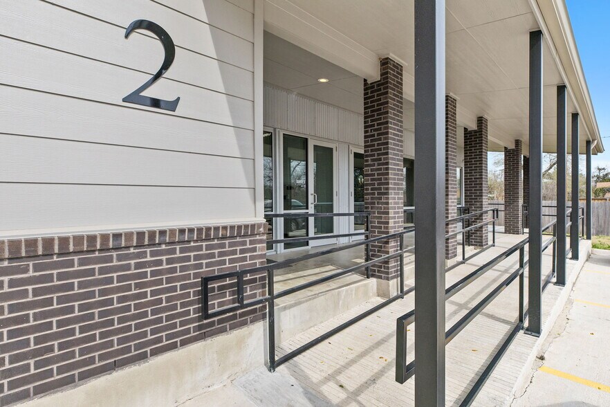 More Photos Of 6000 Menchaca Rd, Austin Unknown For Lease