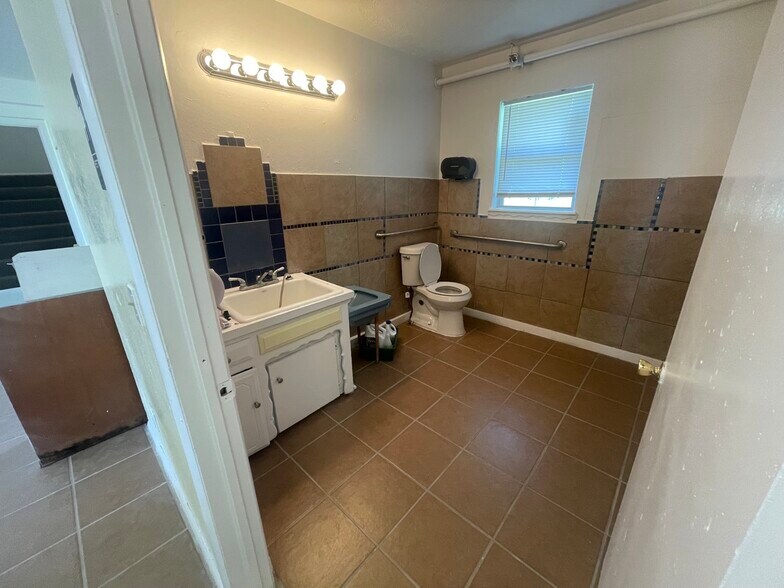 More Photos Of 617 NW 88th St, Oklahoma City Daycare Center For Lease