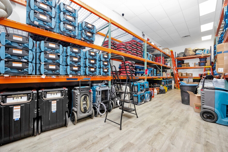 More Photos Of 429 W Main St, Patchogue Freestanding For Lease