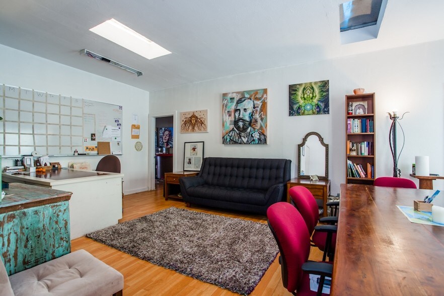 More Photos Of 305 Rose Ave, Venice Religious Facility For Sale