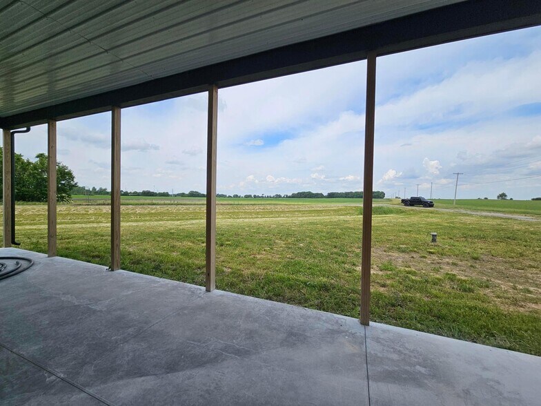 More Photos Of 10260 Carr Rd, Jeffersonville General Retail For Sale