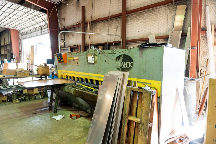 More Photos Of 1630 N Interstate 35 E, Lancaster Flex For Sale