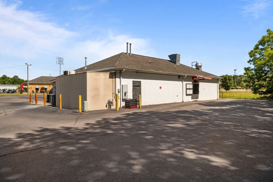 More Photos Of 120 Bank St, Sanford Restaurant For Sale