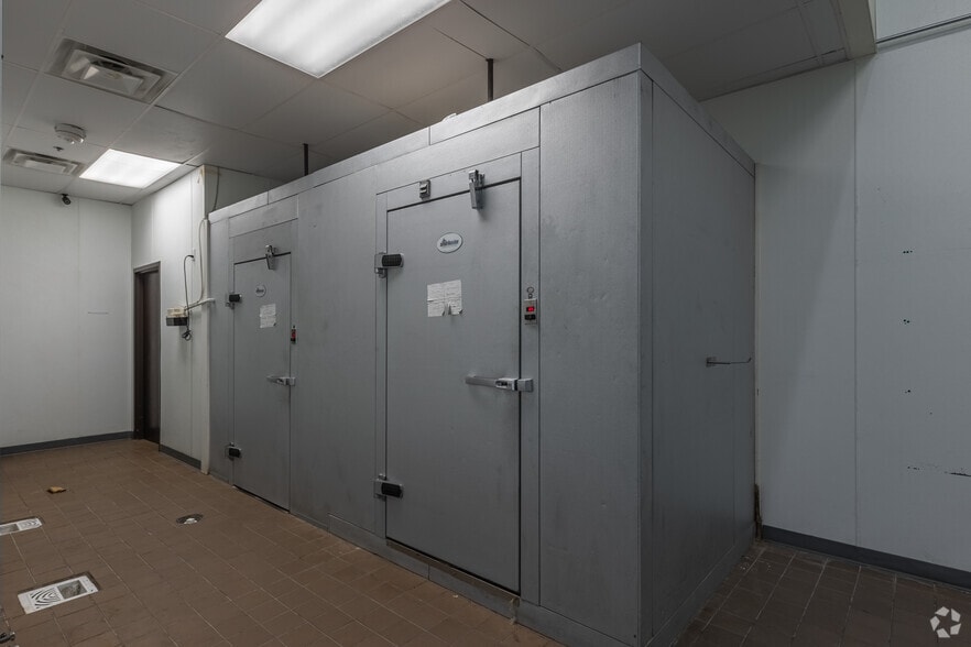 More Photos Of 5301 Alpha Rd, Dallas Unknown For Lease