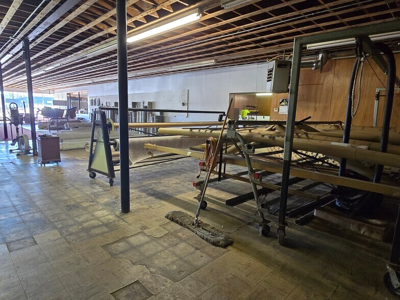 More Photos Of 2320 MN-60 Hwy, Windom General Retail For Sale