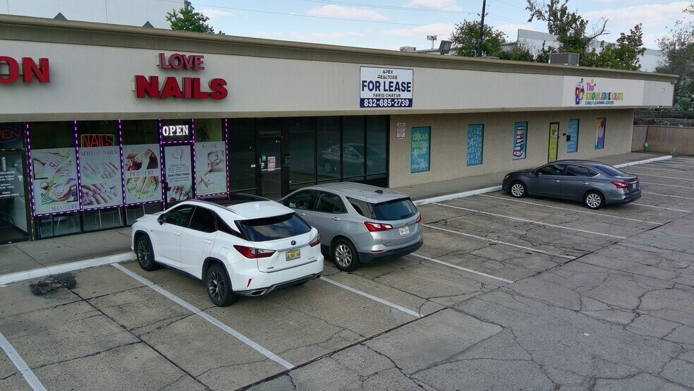 More Photos Of 7410-7422 Fairbanks N Houston Rd, Houston Storefront For Lease