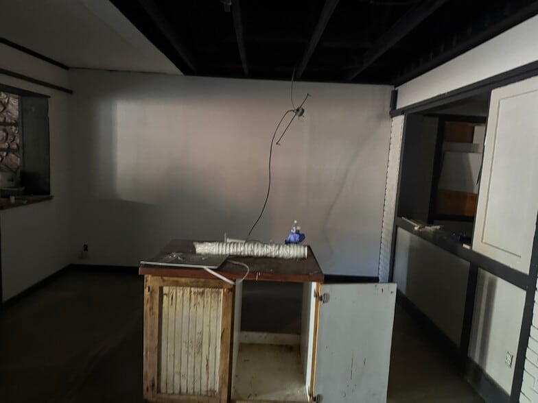 More Photos Of 1640 N Glenstone Ave, Springfield General Retail For Lease