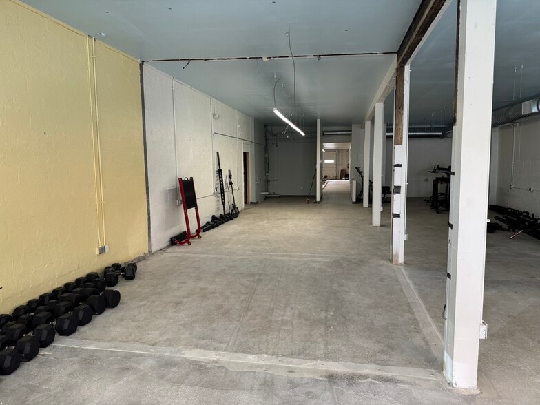 More Photos Of 127 SE 3rd St, Lees Summit Freestanding For Lease